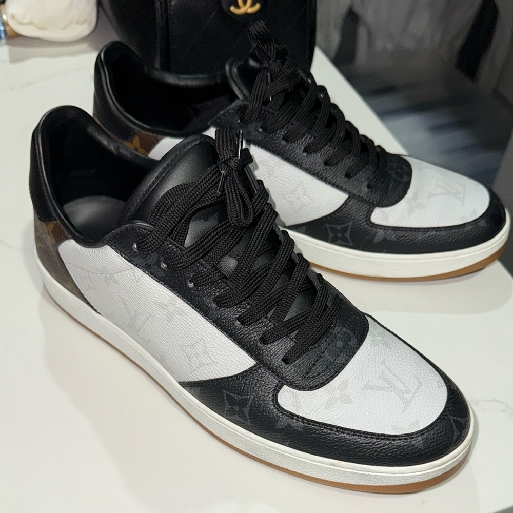 Men’s Louis Vuitton Black and White Sneakers